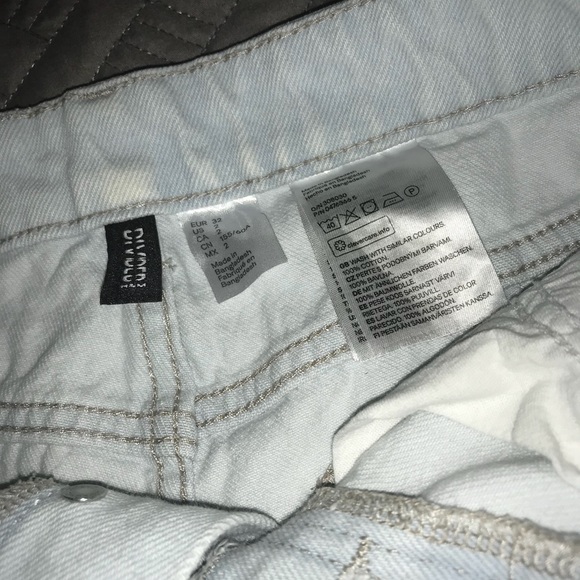 High-Waisted Cutoff Jean Shorts - Picture 4 of 4